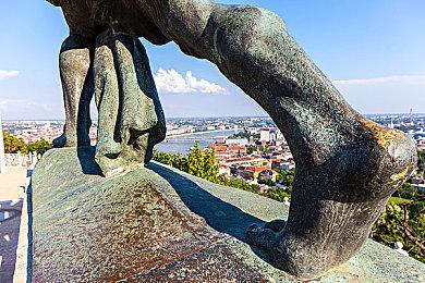 《Dolmen》科隆故事预告片 探索外星球对抗怪物